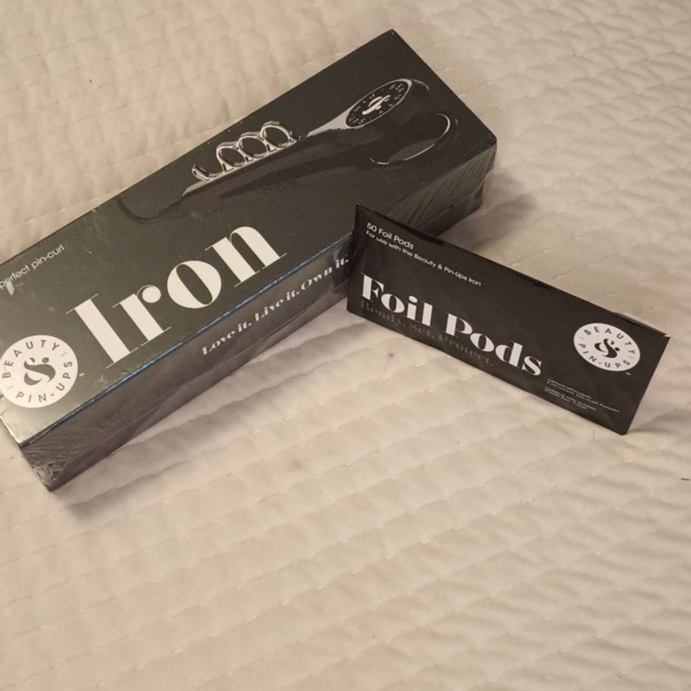 Sealed in box. Beauty PinUps curling iron